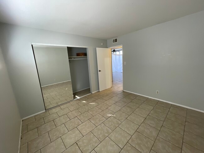 Photo - 3380 Brussels St Unidad 4