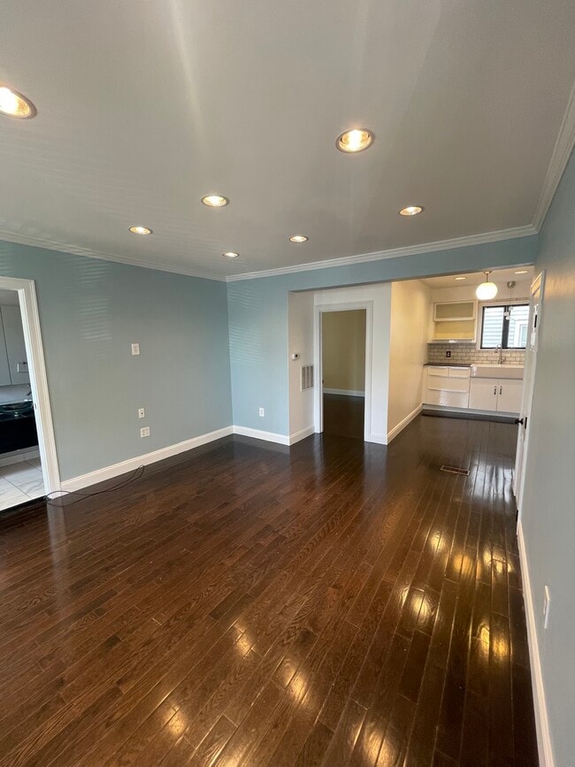 Building Photo - 99 Plain St Unit 1