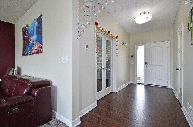 Photo - 5729 Meridian Way NE