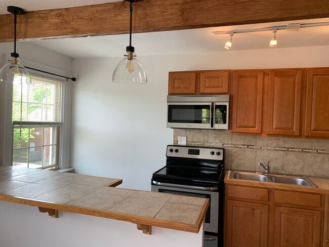 Photo - 931 Nassau St Unit 2