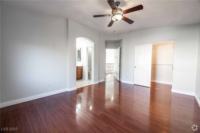 Building Photo - 2219 Summer Home St