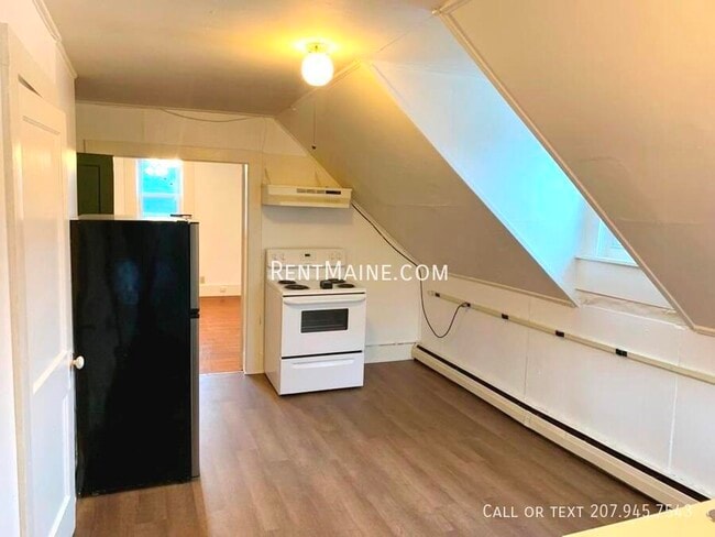 160 Grove St Unit D