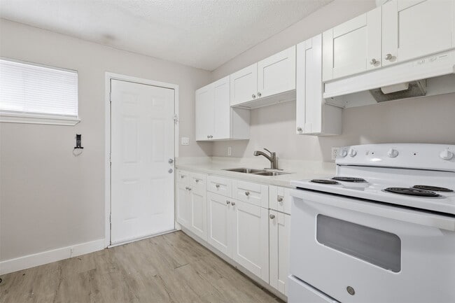 Photo - 7823 Glass St