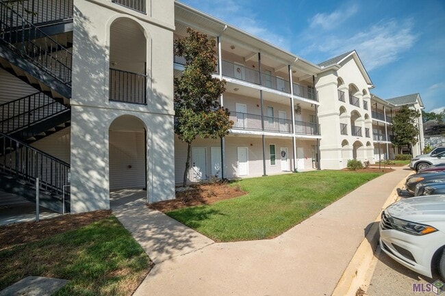 Building Photo - 12386 River Highlands Dr Unit B