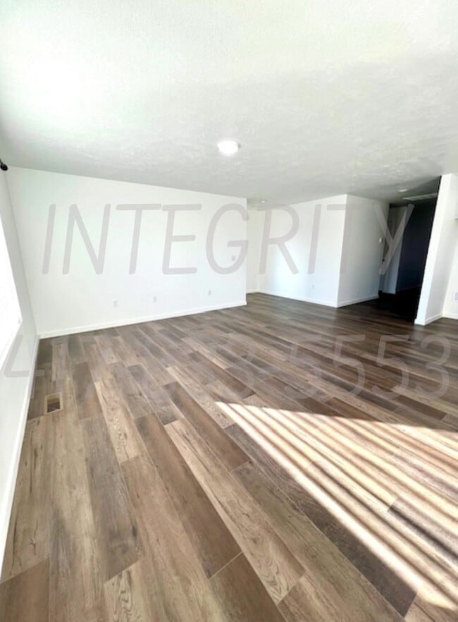 Photo - 800 Hoffman Hills Blvd