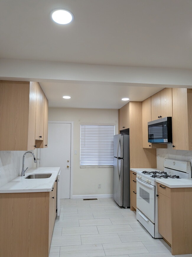 Building Photo - 2657 C St Unit 57