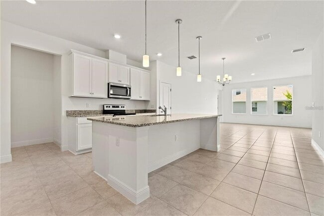 Building Photo - 19044 Blueleaf St