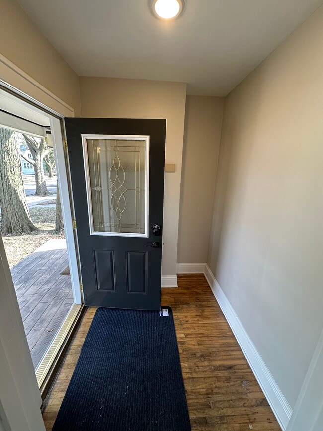 Photo - 235 Logan Ave N Unidad 1