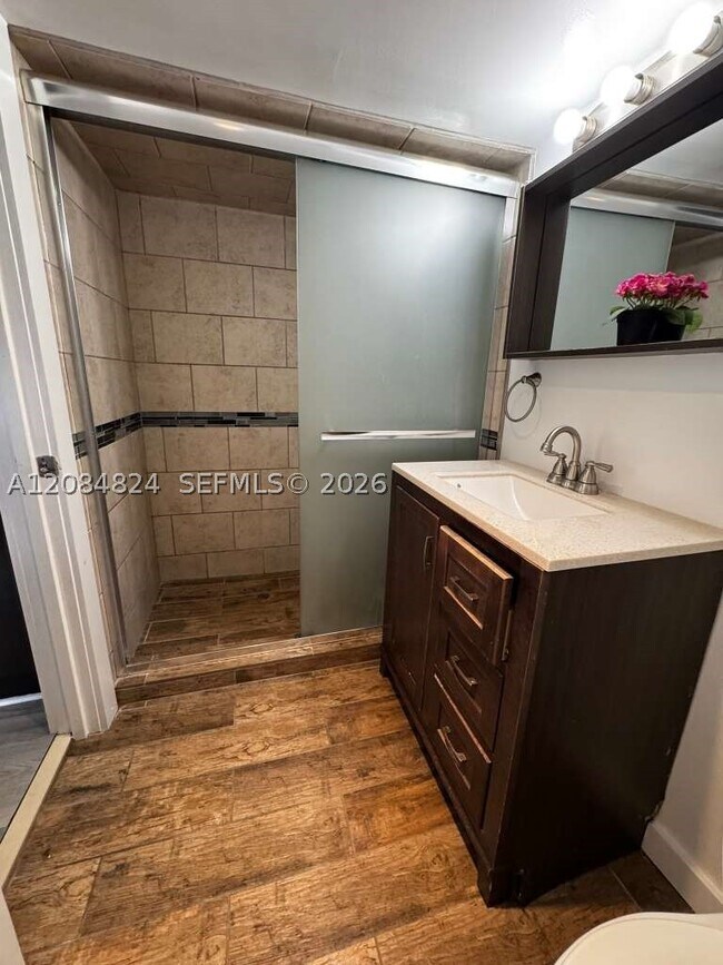 Photo - 1121 NW 40th St Unit 3