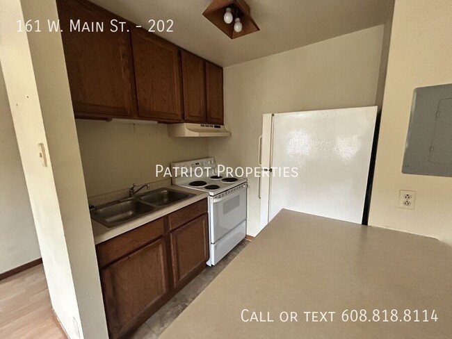 Studio in Downtown Whitewater, WI - Studio in Downtown Whitewater, WI Apartment Unit 202