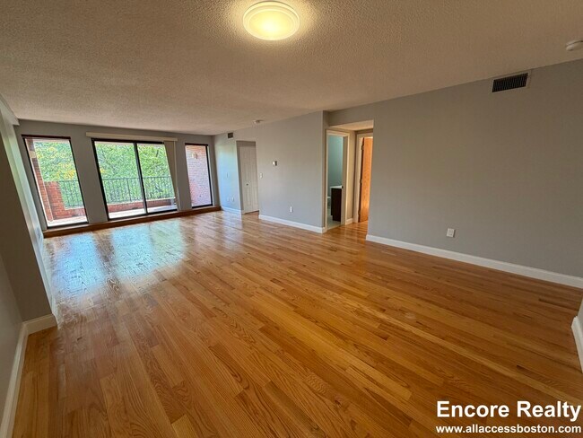 Photo - 1850 Beacon St Unit 3