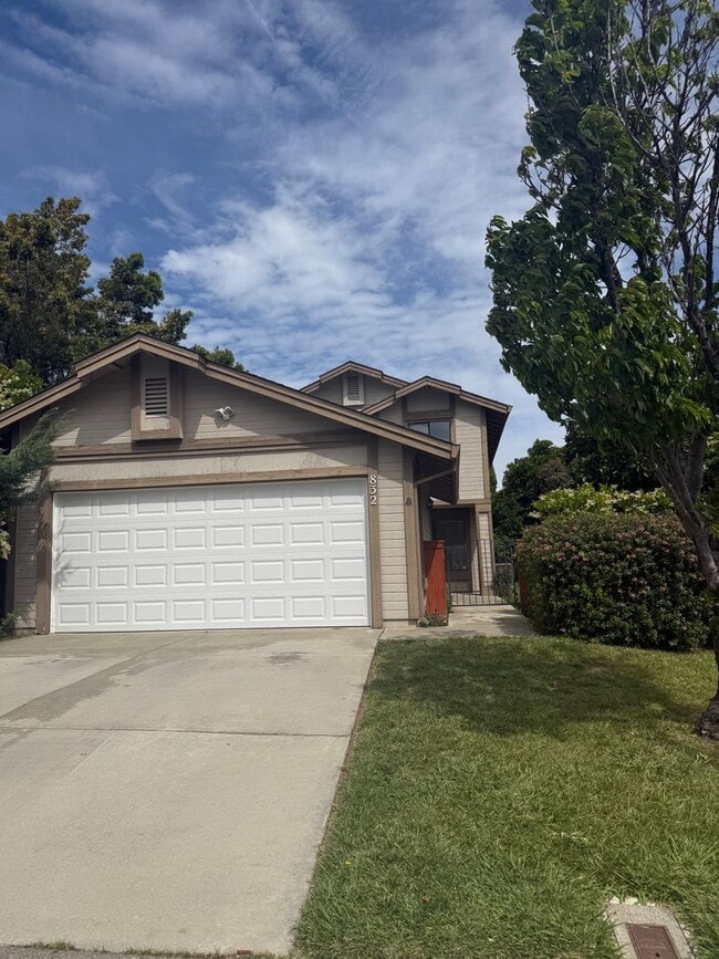 Photo - 832 Morissette Way