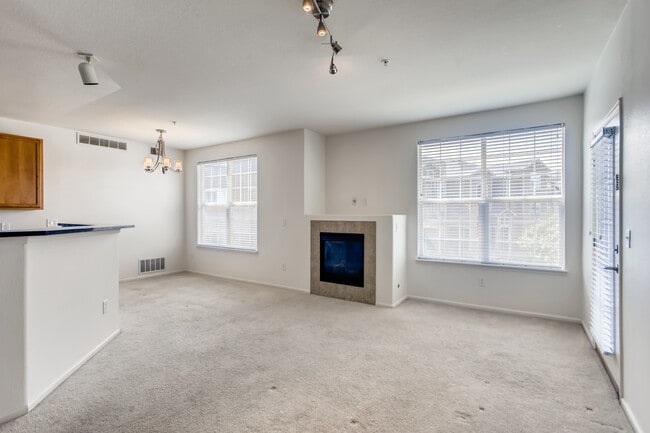 Photo - 1450 Blue Sky Way Unidad # 208