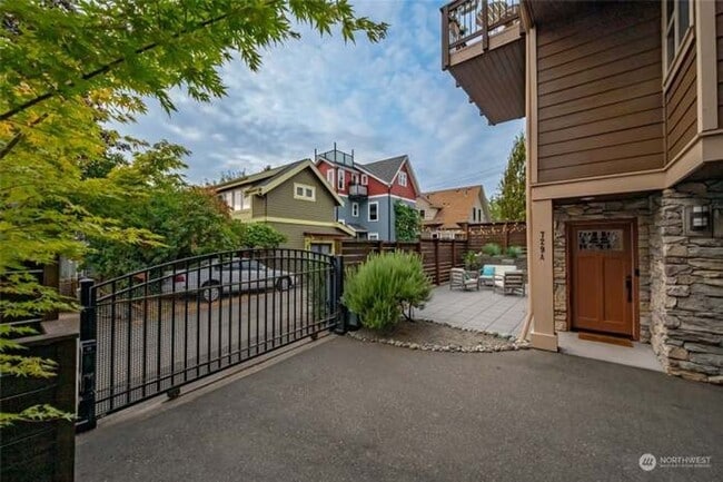 Building Photo - 3Bd/2.5Ba Seattle Townhouse