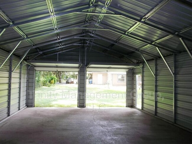 Photo - 740 Knowles Rd