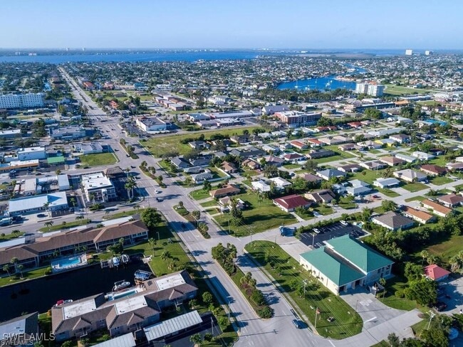 Photo - 718 SE 46th Ln