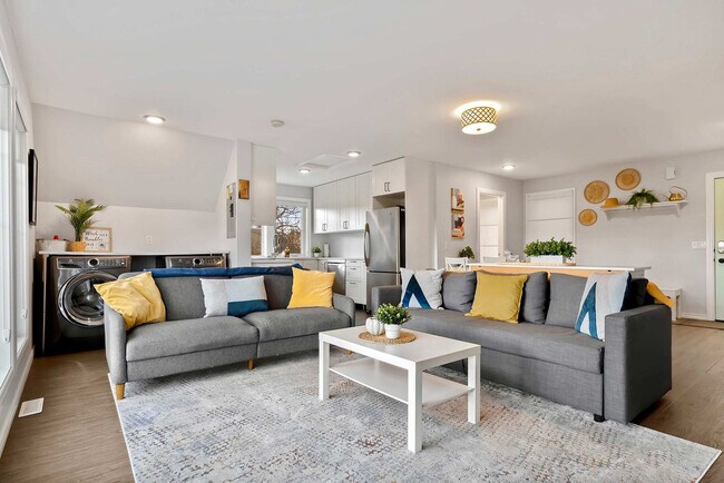 Photo - 74 Elma St W Unit ID1303239P