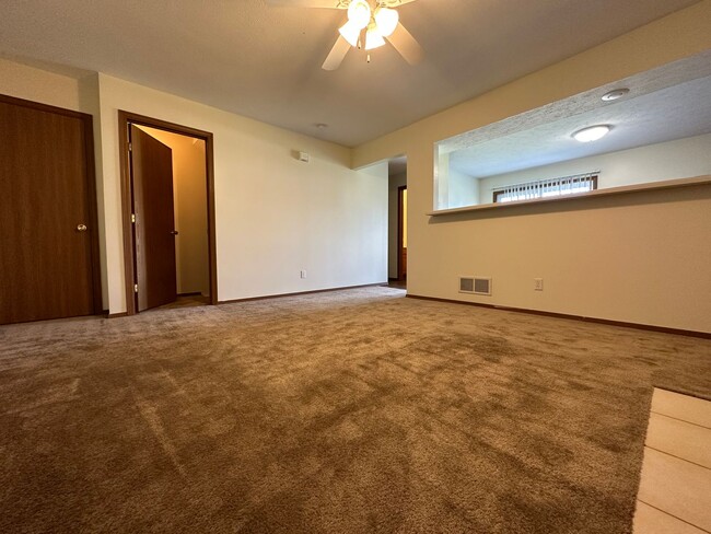 Photo - 94 Yotzonot Dr