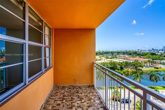 Photo - 2025 NE 164th St Unidad 907