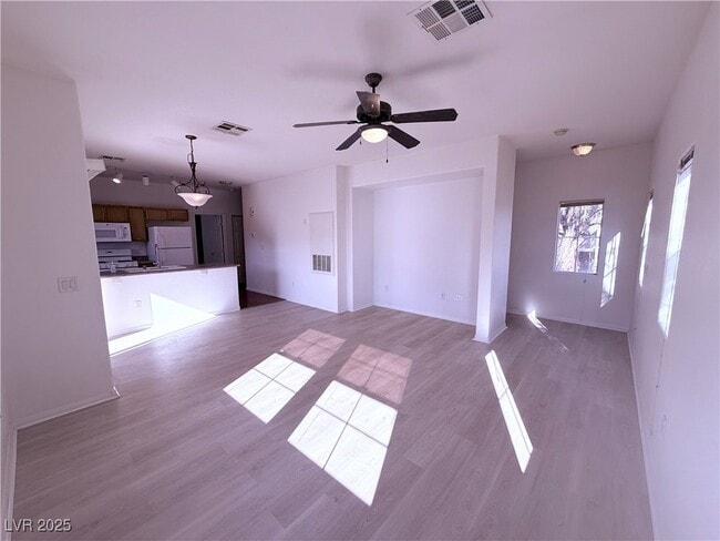 Building Photo - 3805 Ormond Beach St Unit 201