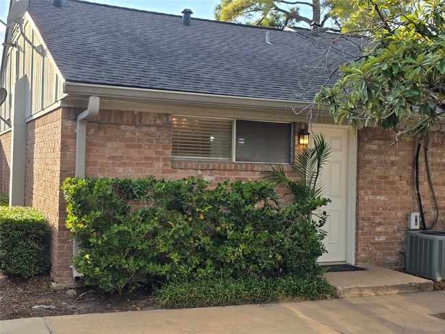 Building Photo - 1016 E Tri Oaks Ln Unit 86