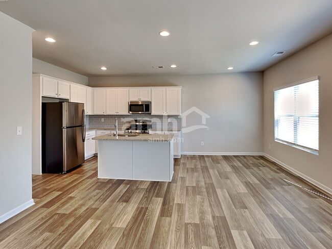 Photo - 373 Winston Cir