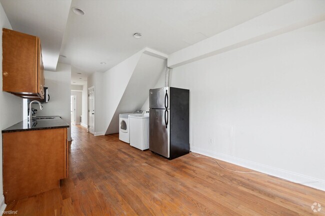 Building Photo - 3 br, 1 bath Triplex - 1811 N 18TH ST Unit B Rental