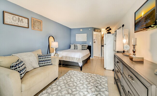 Model Apt (Furniture Not Included) - 2303 1st St E Unit 1