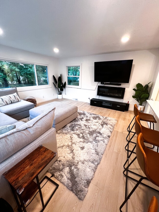 Sala de estar orientada al norte - 8434 Colfax Ave S