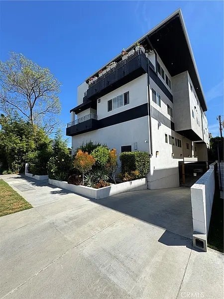 Building Photo - 5432 Hermitage Ave