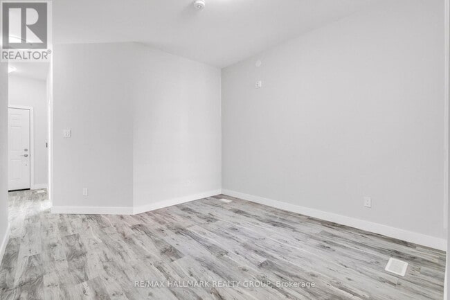 Photo - 259 Somerset St. E Unit 6
