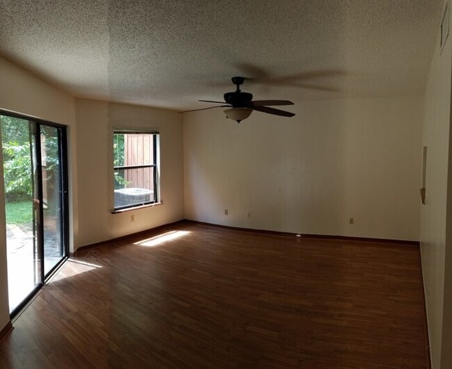 Photo - 2701 NE 10th St