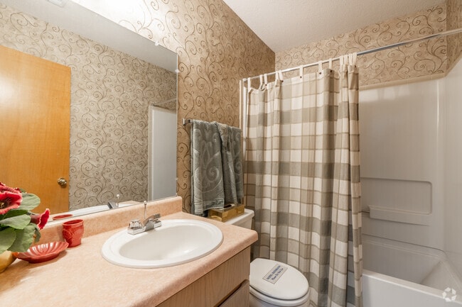 3BR, 2BA Townhouse- 1400SF