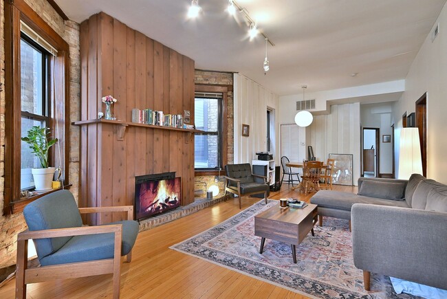 Photo - 911 W Dakin St Unit 2