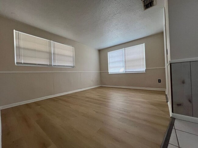 Photo - 907 Lake Jessie Dr Unit B