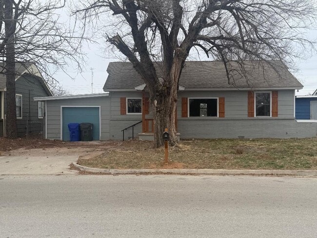 Building Photo - 2 Bedroom 1 Bathroom Home For Lease