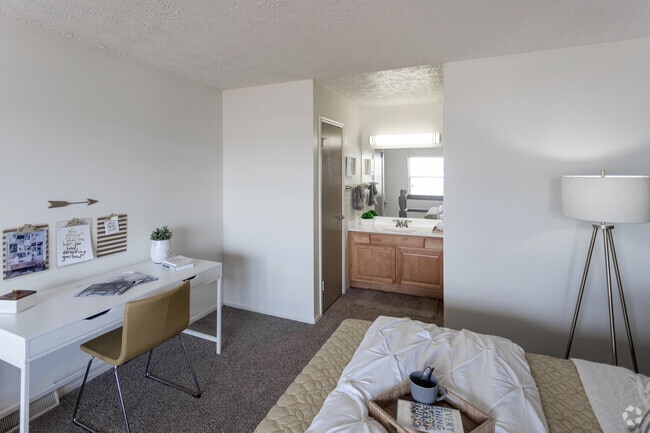 1BR, 1BA - 647 SF