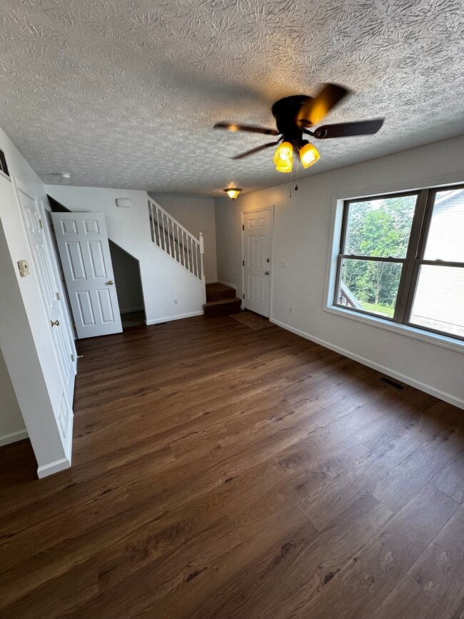 Photo - 861 E Saint Johns St