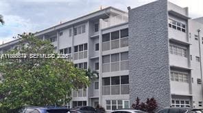 Building Photo - 215 SE 3rd Ave Unit 107A