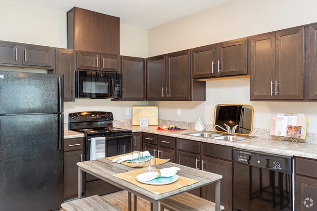 2 BR, 2 BA - 891 SF