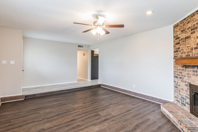 Photo - 4008 Shackelford Dr