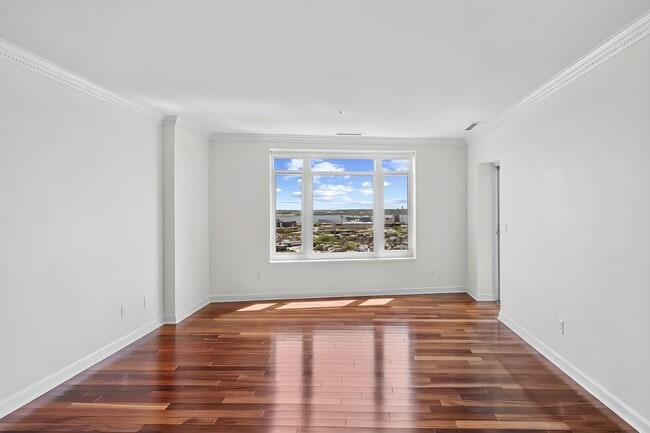 Photo - 100 Harborview Dr