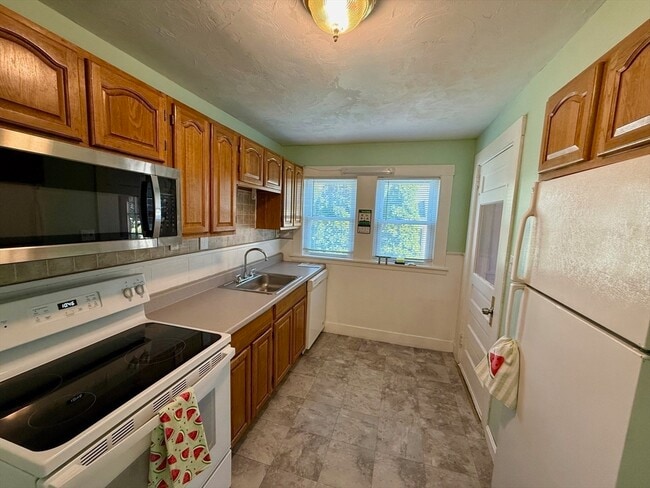 Photo - 104 S Main St