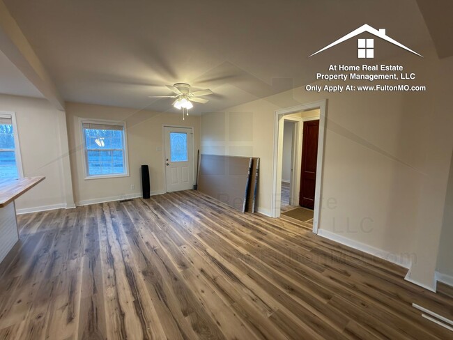 Photo - 703 W 7th St