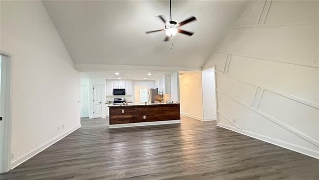 Photo - 1890 Roxey Ln