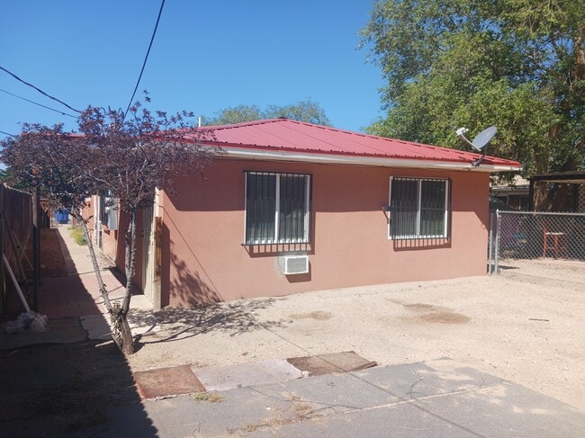 Building Photo - 608 San Pablo St SE Unit B Rental