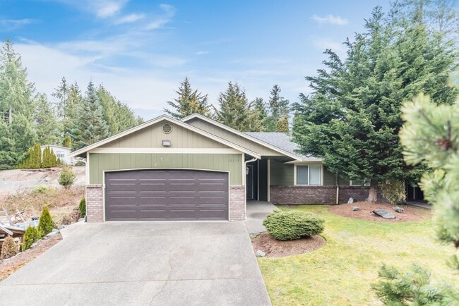 Photo - Inviting 3 Bedroom/2 Bathroom Duplex in Puyallup! Two Car Garage, Fenced Yard, Cul-de-Sac, New Pl...