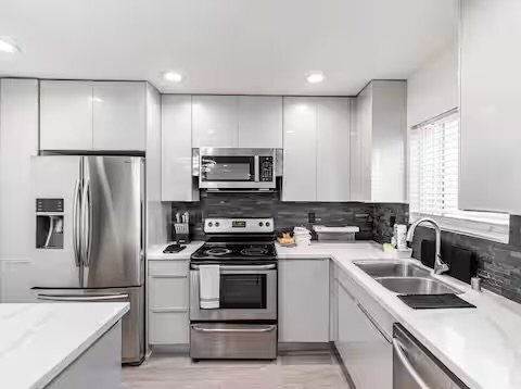 Photo - 10614 Eastborne Ave