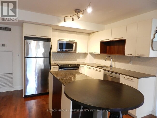 Photo - 25 Carlton St. Unit 506