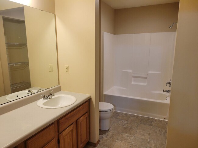 Photo - 3 Bedroom 2 Bath Close To Missouri State University $1295